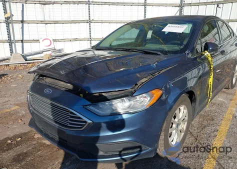 2018 Ford Fusion S z USA, uszkodzony, nr VIN 3FA6P0G73JR202041